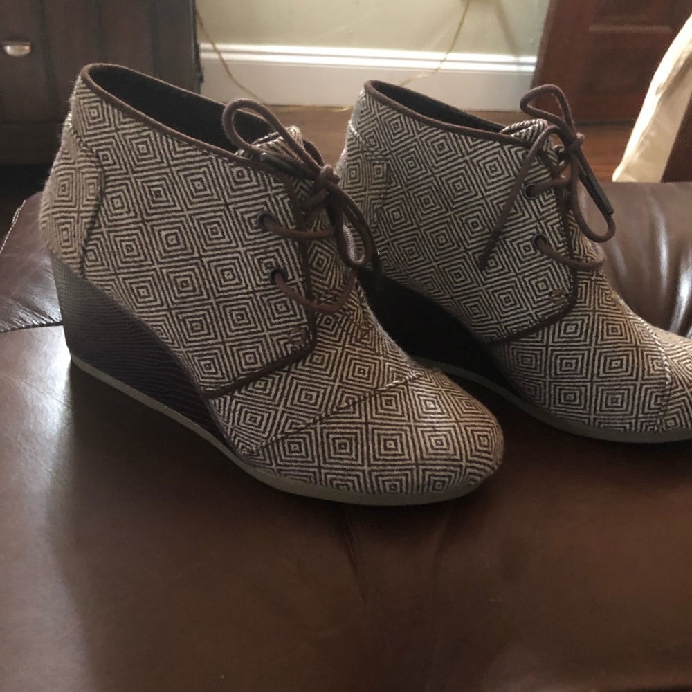 Tom’s shoes, brand new, never worn